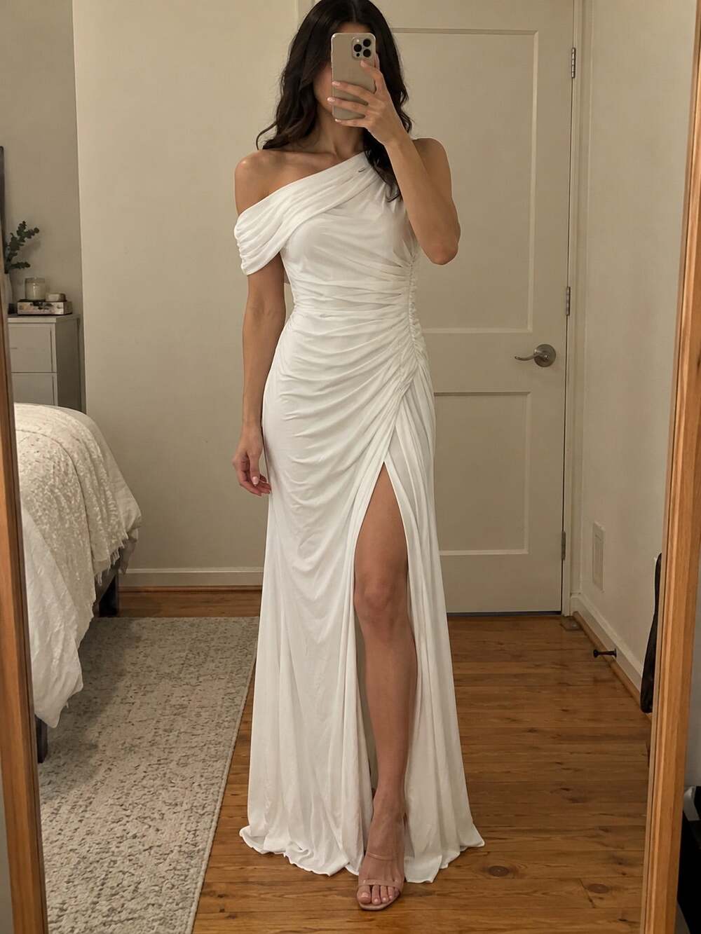 Ieena for Mac Duggal White One-Shoulder Ruched Maxi Gown – US 2 NWT
